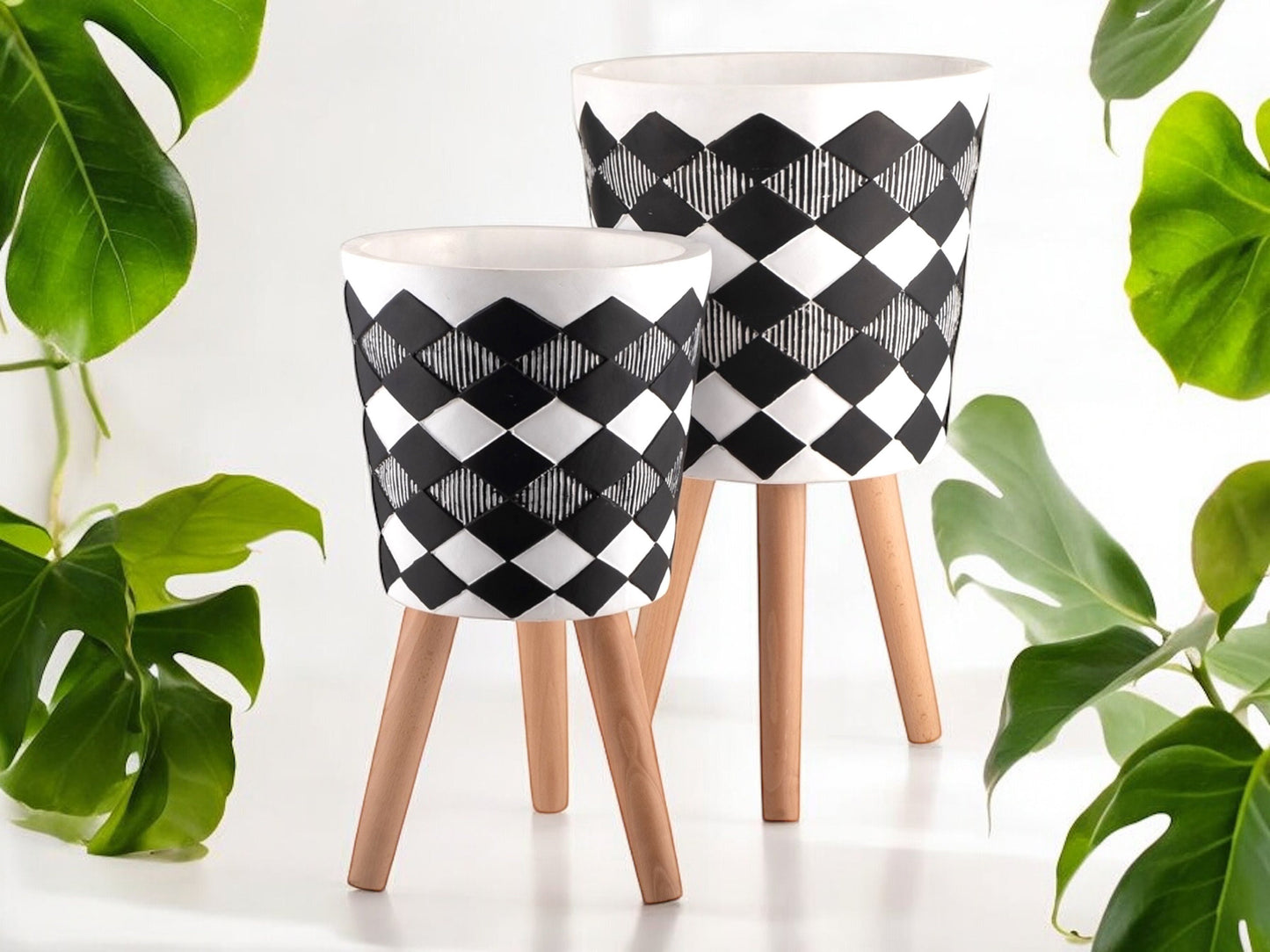 Diamond Print Planter with Legs Flower Pot on Stand with Wooden Legs Tripod Checkered Black and White Modern Trending Pattern for Office