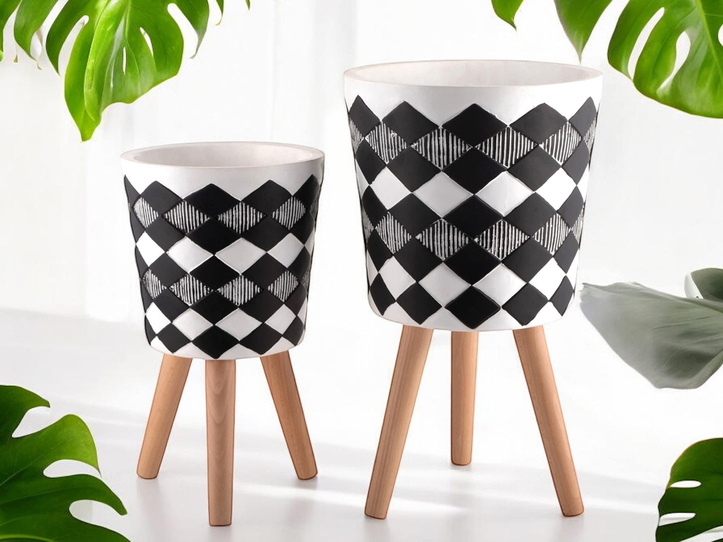Diamond Print Planter with Legs Flower Pot on Stand with Wooden Legs Tripod Checkered Black and White Modern Trending Pattern for Office