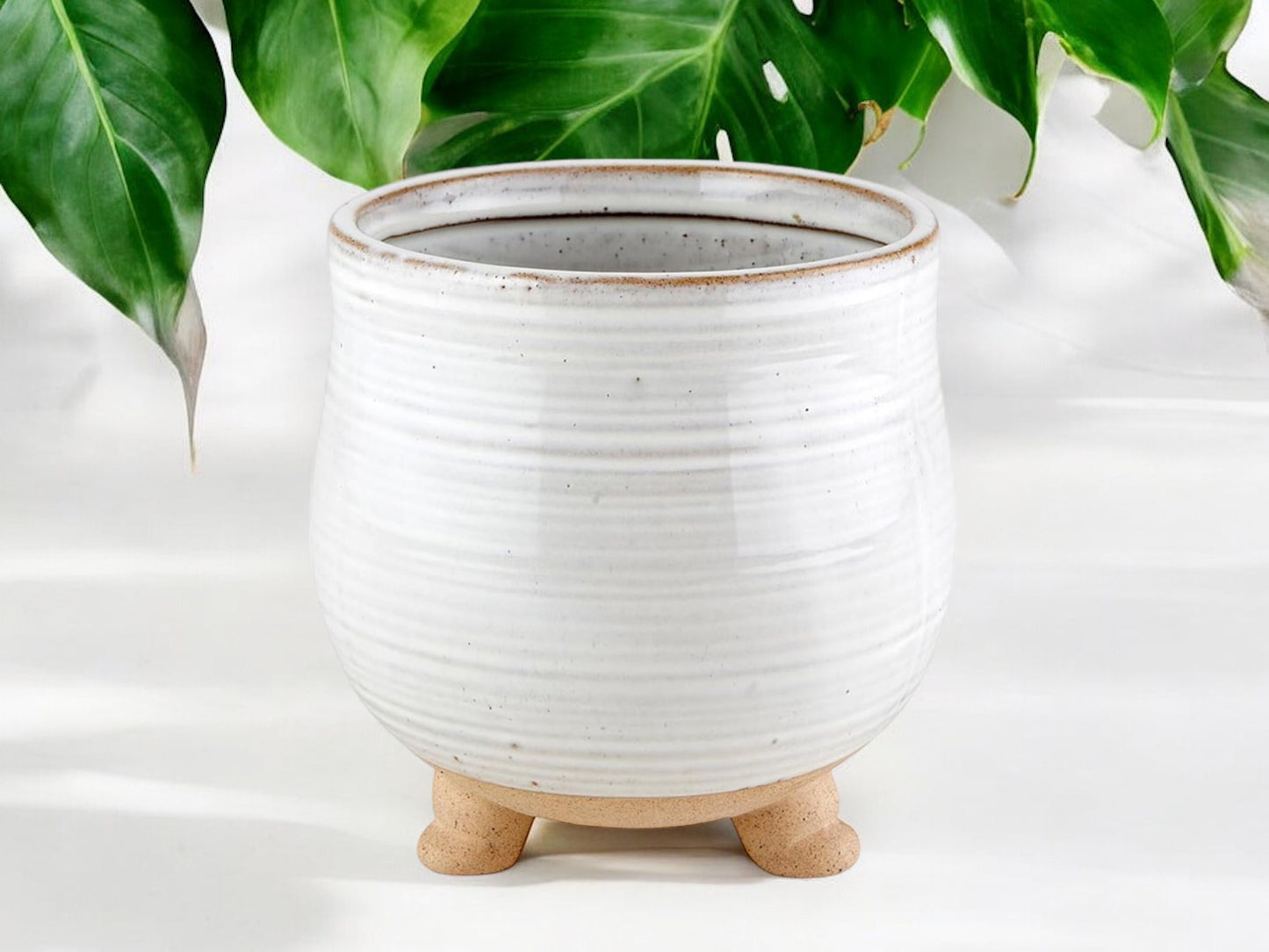 White Round Tripod Planter Without Drainage Bee Themed Nursery Flower Pot Decorative Cream Pot for House Plant Lover Gift for Mom