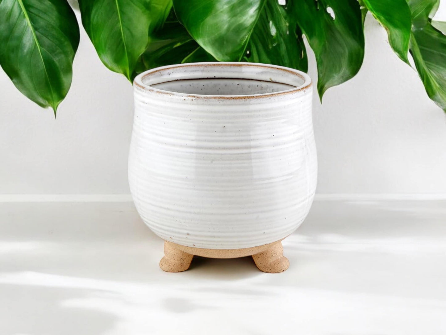 White Round Tripod Planter Without Drainage Bee Themed Nursery Flower Pot Decorative Cream Pot for House Plant Lover Gift for Mom